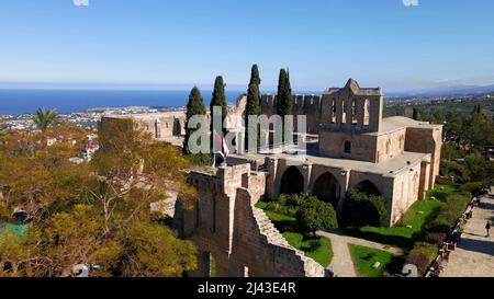 Bellapais Kloster Dorf am Berg in Kyrenia, Nordzypern Stockfoto