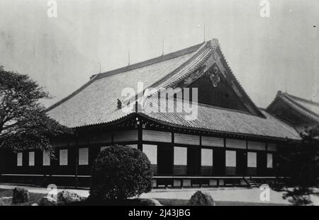 Dies ist das vergebliche Gebäude des Nijo-Castle Imperial freistehenden Palastes von Tokio, wo sich die kaiserlichen Stattfinden von H.I.M., dem Kaiser Kwante von Manchukuo, während seines Aufenthalts in Kyoto befinden. Dieses historische Holzgebäude wurde von Hideyoshi Taiko in 16. Jahrhundert zuerst gebaut und brennt mehrmals kippen. Die Meiji Restaurierung Alter. Das ist das einzigartige hölzerne Palacial Gebäude jetzt ***** Wie die nationale Schatzkammer. 06. März 1935. (Foto vom Shimbun Rengo News Photos Service). Stockfoto