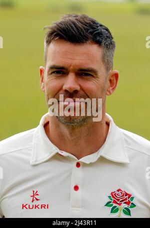 11.. April 2022, Lancashire County Cricket Club, The Emirates, Old Trafford, Manchester England; Lancashire County Cricket Club 2022 Media Day; James Anderson von Lancashire Stockfoto