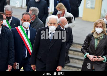 Procida, Kampanien, Italien. 9. April 2022. Sergio Mattarella, Präsident der Italienischen Republik, während der Einweihungsfeier der italienischen Kulturhauptstadt Procida 2022. (Bild: © Pasquale Gargano/Pacific Press via ZUMA Press Wire) Stockfoto