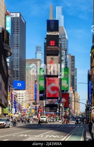 Times Square zur Tageszeit in New York City Stockfoto
