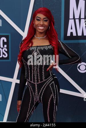 Nashville, USA. 11. April 2022. Reyna Roberts wird auf dem roten Teppich für die CMT Music Awards fotografiert, die am 11. April 2022 im Municipal Auditorium in Nashville, TN, stattfinden. (Foto von Alan Poizner/Sipa USA) Quelle: SIPA USA/Alamy Live News Stockfoto