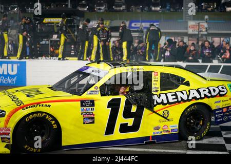 Martinsville, VA, USA. 8. April 2022. Brandon Jones gewinnt den Call 811 Before You Dig 250 powered by Call 811.com auf dem Martinsville Speedway in Martinsville, VA. (Bild: © Walter G. Arce Sr./ZUMA Press Wire) Stockfoto