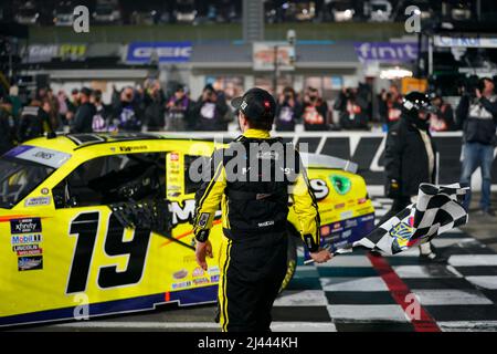 Martinsville, VA, USA. 8. April 2022. Brandon Jones gewinnt den Call 811 Before You Dig 250 powered by Call 811.com auf dem Martinsville Speedway in Martinsville, VA. (Bild: © Walter G. Arce Sr./ZUMA Press Wire) Stockfoto