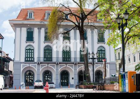 Fassade des Panamakanalmuseums in der Altstadt von Panama City Stockfoto