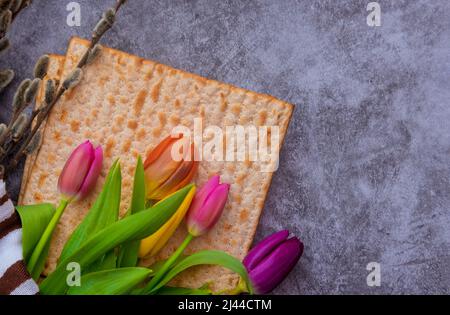 Jüdischer Feiertag des traditionellen Passah koscher matzah Brot für die Zeremonie rituelle Segnungen Stockfoto