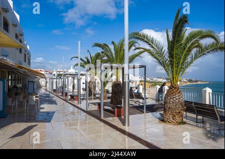 Stadtbild an der Promenade Dr. Frutuoso da Silva, Albufeira, Algarve, Portugal, Europa Stockfoto