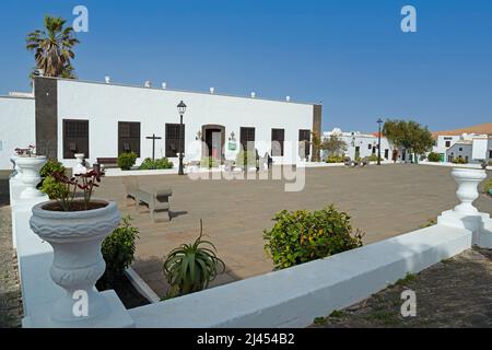 Plaza de la Constitucion, Teguise , ehemalige Hauptstadt der Insel Lanzarote, Kanarische Inseln, Kanaren, Spanien Stockfoto