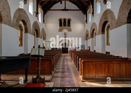 Das Innere der angelsächsischen Kirche All Saints, Brixworth, Northamptonshire, Großbritannien; die frühesten Teile stammen aus dem 7.. Jahrhundert. Stockfoto