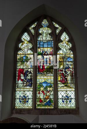 Buntglasfenster 1913 von Burlison & Grylls in der angelsächsischen Kirche All Saints, Brixworth, Northamptonshire, UK Stockfoto