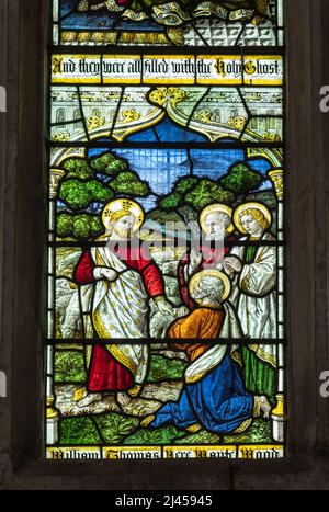 Buntglasfenster 1913 von Burlison & Grylls in der angelsächsischen Kirche All Saints, Brixworth, Northamptonshire, UK Stockfoto