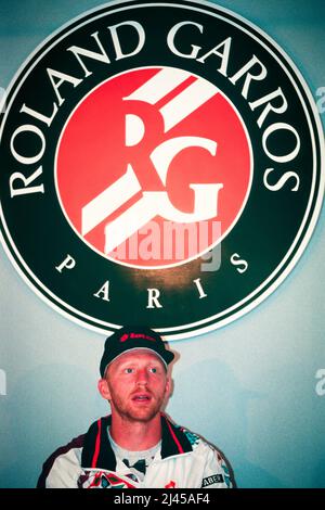 Der deutsche Profi-Tennisspieler Boris Becker, hier im Mai 1993, während der French Open, offiziell bekannt als Roland-Garros Stockfoto