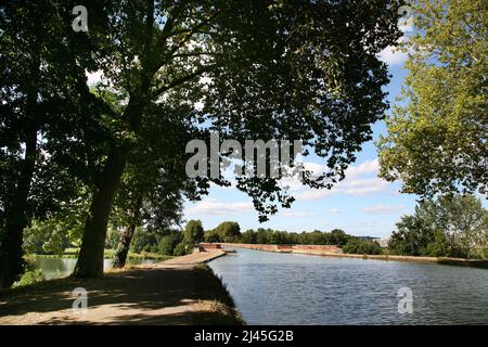 Moissac (Südwestfrankreich): Schiffbares Aquädukt Òpont-Canal du Cacor, Canal des deux mers (Kanal der zwei Meere). Wasserbrücke zwischen der Garonne Stockfoto