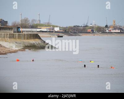 Sheerness, Kent, Großbritannien. 12. April 2022. UK Wetter: Ein sonniger Morgen in Sheerness, Kent. Kredit: James Bell/Alamy Live Nachrichten Stockfoto