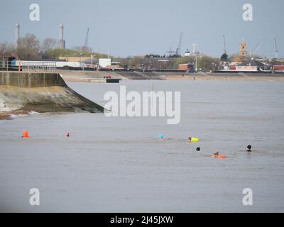 Sheerness, Kent, Großbritannien. 12. April 2022. UK Wetter: Ein sonniger Morgen in Sheerness, Kent. Kredit: James Bell/Alamy Live Nachrichten Stockfoto