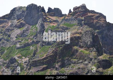 Zerklüftete vulkanische Gipfel der Insel Madeira, Portugal, das letzte Refugium des vom Aussterben bedrohten Zino-Sturmsturmläuchens Stockfoto