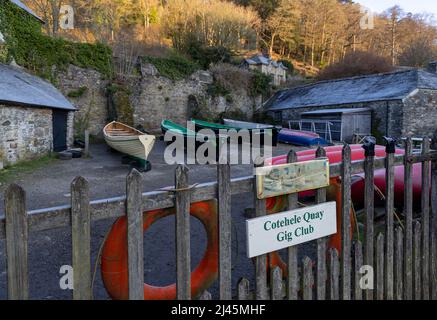 Cornish Pilot Gig Ruderboote des Cotehele Quay Gig Club - Teylu ist von traditioneller Klinkerkonstruktion nach CPGA-Standards Stockfoto