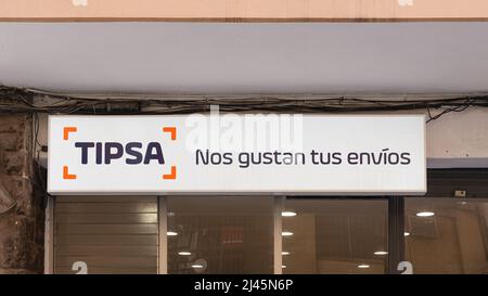 VALENCIA, SPANIEN - 07. APRIL 2022: TipsA ist ein spanisches Logistikunternehmen Stockfoto