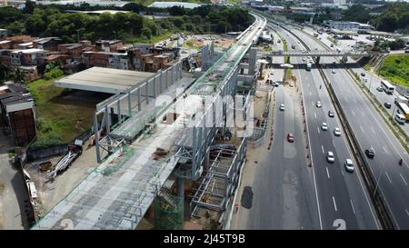 canteiro de obras de segunda-feira da linha do metrô de Salvador na Região da BR 324, nessa feira (11) (Jo Souza Press). Stockfoto