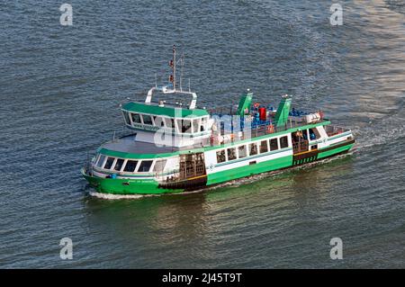 Spirit of Gosport ist eine Passagierfähre, die Gosport und Portsmouth über den Hafen von Portsmouth verbindet. Es wird von der Firma Gosport Ferry betrieben. Stockfoto