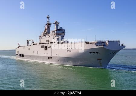 FS Dixmude (L9015) ist ein amphibisches Angriffsschiff der französischen Marine Nationale - April 2022. Stockfoto