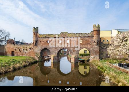 Der Berkelpoort, Teil der alten Stadtmauer in Zutphen, Niederlande Stockfoto