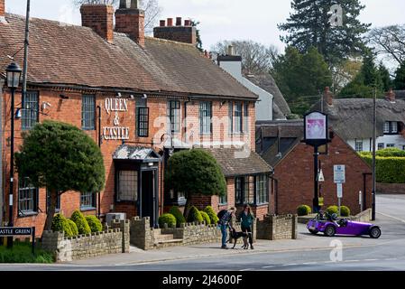 The Queen & Castle Pub on Castle Green in Kenilworth, Warwickshire, England Stockfoto