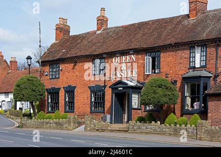 The Queen & Castle Pub on Castle Green in Kenilworth, Warwickshire, England Stockfoto