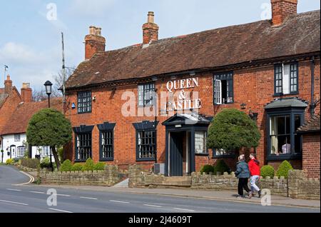 The Queen & Castle Pub on Castle Green in Kenilworth, Warwickshire, England Stockfoto