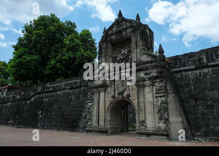 Fort Santiago Gate in Intramuros, Manila, Philippinen. Die Verteidigungsfestung befindet sich in Intramuros, der ummauerten Stadt Manila. Stockfoto