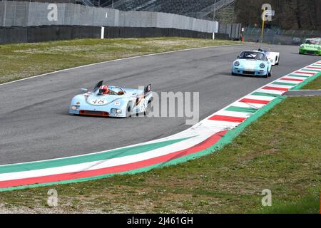 Scarperia, 3. April 2022: Porsche 908-03 Jahr 1970 ex B. Redman - J. Siffert im Einsatz während des Mugello Classic 2022 auf dem Kurs Mugello in Italien. Stockfoto