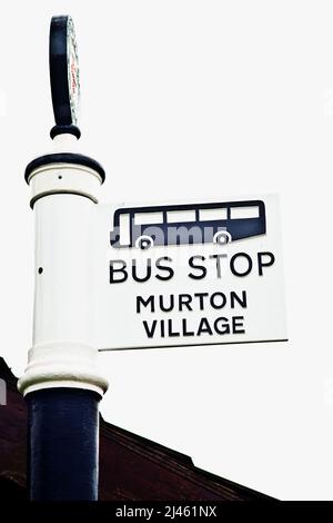 Bushaltestelle Schild Murton Village, North Yorkshire, York, England Stockfoto