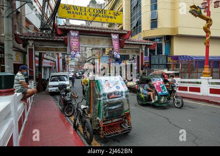 Manila, Philippinen - 2022. März: Manila Chinatown Welcome Arch am 24. März 2022 in Manila, Philippinen. Stockfoto