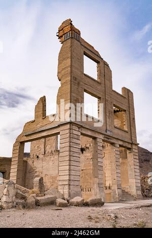 Geisterstadt Ruinen von verlassenen Gebäuden in der alten Boom-Stadt Rhyolite, Nevada Stockfoto