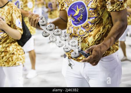 Technische Probe der Sambaschule Beija Flor in Marques de Sapucai in Rio de Janeiro, Brasilien - 27. März 2022: Parade der Sambaschule academ Stockfoto