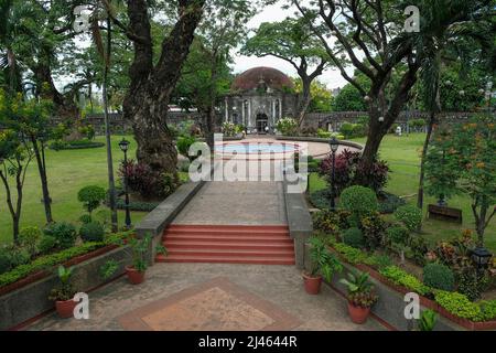 Manila, Philippinen - 2022. März: Der Paco Park ist ein Erholungsgarten und war am 27. März 2022 auf den Philippinen der städtische Friedhof von Manila. Stockfoto