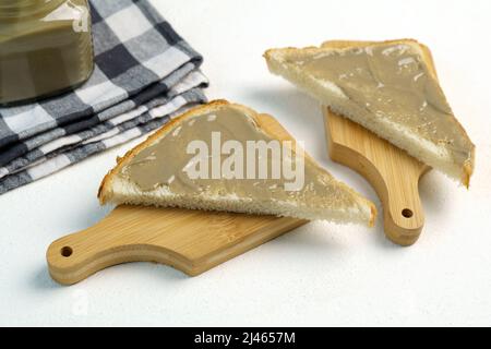 Geröstetes Brot Aufstrich Bio Sonnenblumenbutter. Hypoallergene alternative Butter Stockfoto