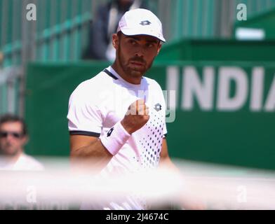 Monte Carlo, Monaco. 12. April 2022. Benjamin Bonzi aus Frankreich während des Rolex Monte-Carlo Masters 2022, ATP Masters 1000 Tennisturniers am 12. April 2022 im Monte-Carlo Country Club, Monaco. Foto von Laurent Lairys/ABACAPRESS.COM Quelle: Abaca Press/Alamy Live News Stockfoto