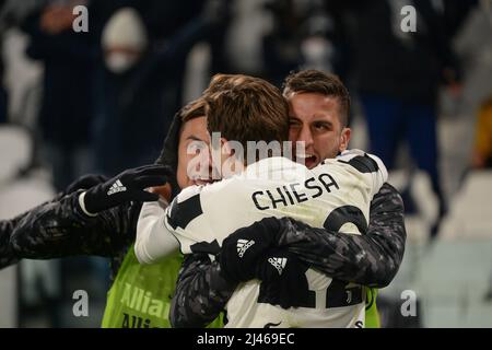 Federico Chiesa, Paulo Dybala, Rodrigo Bentancur von Juventus FC feiert ein Tor während des Serie-A-Fußballmatches zwischen Juventus FC und SSC Napol Stockfoto