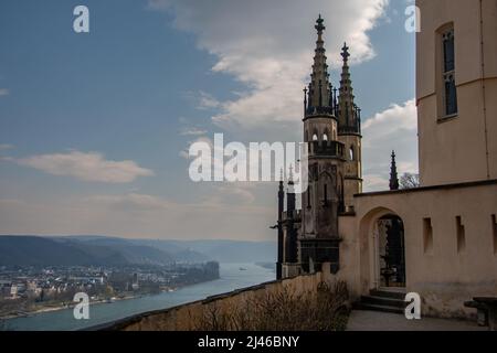 Der Blick von der Burg Stolzenfels auf Lahnstein und den Rhein Stockfoto