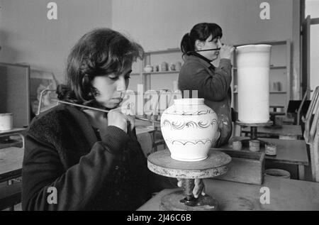 Sizilien (Italien, professionelle Keramikschule in Santo Stefano di Camastra (Messina), April 1980 Stockfoto