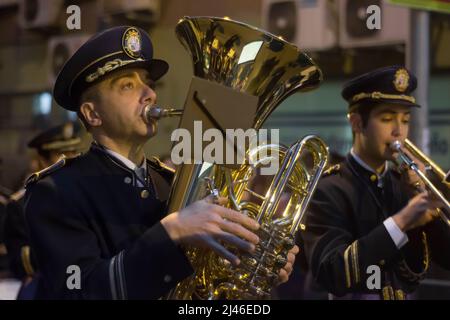 Madrid, Madrid, Spanien. 11. April 2022. Die Bußbruderschaft der SantÃ-simo Cristo del Camino und MarÃ-a Madre de las Delicias war die einzige Prozession mit ihrem Cristo del Camino, der seinen Sitz in der Pfarrei Nuestra SeÃ±ora de las Delicias (neben Metro Delicias) hat Paseo de las Delicias, CÃceres Straße, Batalla del Salado Straße, Zone 1 Zivilschutz Kasernen (wo die Buße Station gehalten wird), Batalla del Salado Straße, Bahn und Nuestra SeÃ±ora de las Delicias Pfarrei organisiert von: Bußbrüder des Heiligen Christus des Weges und Maria Mutter der Freuden. Stockfoto