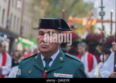 Madrid, Madrid, Spanien. 11. April 2022. Die Bußbruderschaft der SantÃ-simo Cristo del Camino und MarÃ-a Madre de las Delicias war die einzige Prozession mit ihrem Cristo del Camino, der seinen Sitz in der Pfarrei Nuestra SeÃ±ora de las Delicias (neben Metro Delicias) hat Paseo de las Delicias, CÃceres Straße, Batalla del Salado Straße, Zone 1 Zivilschutz Kasernen (wo die Buße Station gehalten wird), Batalla del Salado Straße, Bahn und Nuestra SeÃ±ora de las Delicias Pfarrei organisiert von: Bußbrüder des Heiligen Christus des Weges und Maria Mutter der Freuden. Stockfoto
