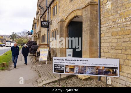 Außenansicht des Broadway Museum und der Art Gallery, Straßenszene, Broadway, Cotswolds, Worcestershire, Großbritannien Stockfoto