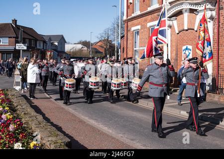 Flötenband aus Ahoghill paradiert während der jährlichen St. Patrick's Orange Order Parade in Ballymena, Co. Antrim, am Penton in Ballymena vorbei. Stockfoto