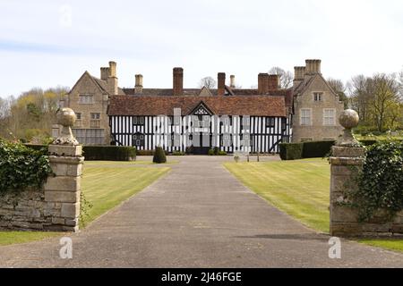 Jacobean Manor House - Beispiel für die jakobische Architektur, englisches Herrenhaus aus dem 17.. Jahrhundert, Worcestershire, Großbritannien Stockfoto