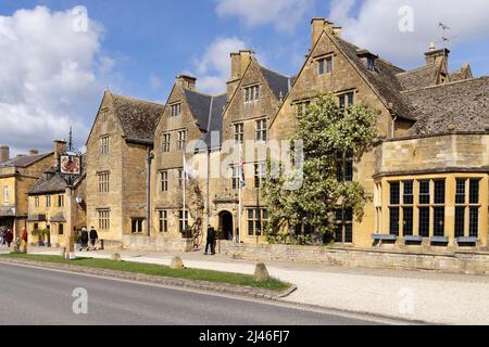 Broadway Cotswolds; The Lygon Arms, ein mittelalterliches Hotelgebäude aus Cotswold-Stein aus dem 14.. Jahrhundert im Zentrum von broadway Village, Worcestershire, Großbritannien Stockfoto