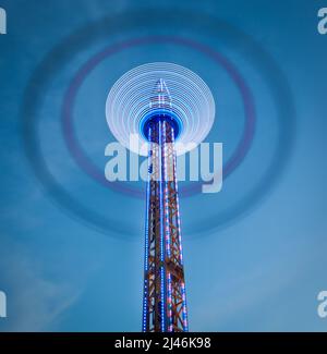 Leichte Spuren von der Fahrt mit dem Flugstuhl auf der St Giles Fair, Oxford. September 2014 Stockfoto