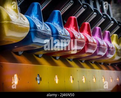 Sitze aus dem 'Miami' Fahrt am Kirtlington fest Jahrmarkt. Juni 2017 Stockfoto