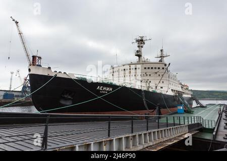 Murmansk, Russland - 24. Juli 2017: Der erste nukleare Eisbrecher Lenin vertäute am Pier in Murmansk Stockfoto